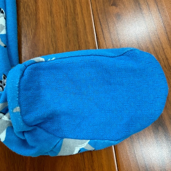 Wolf print Night Night Footed Pajamas in blue by Tea Collection - Picture 5 of 6